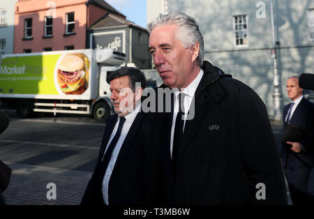 Le vice-président exécutif de FAI, John Delaney (à droite), et le président de FAI, Donal Conway, arrivent à Leinster House, Dublin, car les représentants de l'Association du football d'Irlande doivent témoigner devant le comité mixte sur les transports, le tourisme et le sport. Banque D'Images