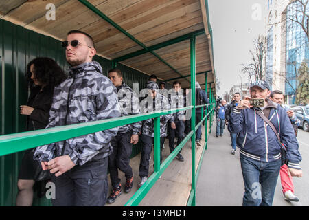 Kiev, Ukraine. Le 9 avril 2019. Militants et sympathisants de la Corps National parti politique assister à un rassemblement pour exiger une enquête sur la corruption Banque D'Images