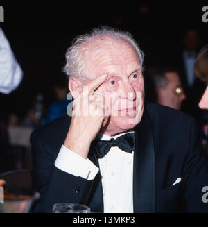 Gert Fröbe deutscher, acteurs et actrices, bei einer Abendveranstaltung, Deutschland ca. 1985. L'acteur allemand Gert Froebe lors d'une soirée événement, Allemagne ca. 1985. Banque D'Images