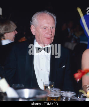 Gert Fröbe deutscher, acteurs et actrices, bei einer Abendveranstaltung, Deutschland ca. 1985. L'acteur allemand Gert Froebe lors d'une soirée événement, Allemagne ca. 1985. Banque D'Images