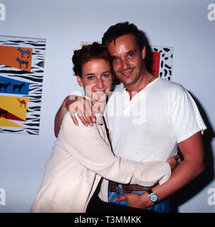 Isabell Hertel und Holger Franke, acteurs et actrices beide aus der Fernsehserie unter uns", Deutschland ca. 1995. Isabell Hertel et Holger Franke, les deux acteurs de la série TV allemande unter uns", de l'Allemagne ca. 1995. Banque D'Images