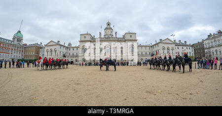 Célèbre quotidien relève de la garde à Horse Guards Parade Banque D'Images