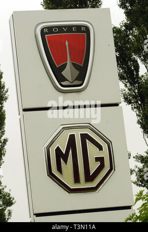 Les logos de MG Rover Group en face du portail principal, Longbridge, Birmingham le 24/07/2005 Banque D'Images