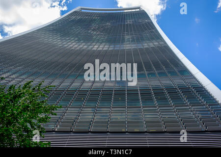 Londres, Royaume-Uni, 2018 août, gros plan sur le bâtiment de la rue Fenchurch 20 surnommé « The Walkie-Talkie » Banque D'Images