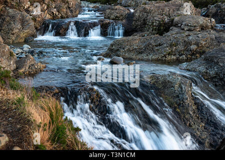 Piscines fée sur la rivière cassante, île de Skye, région des Highlands, Ecosse, Royaume-Uni Banque D'Images