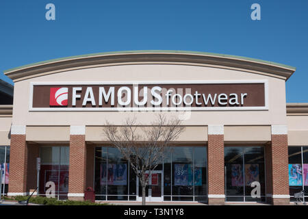 Trenton, NJ - 1 Avril 2019 : Ce célèbre magasin de chaussures est situé à Hamilton marché. Famous Footwear fait partie d'Caleres Inc. Banque D'Images