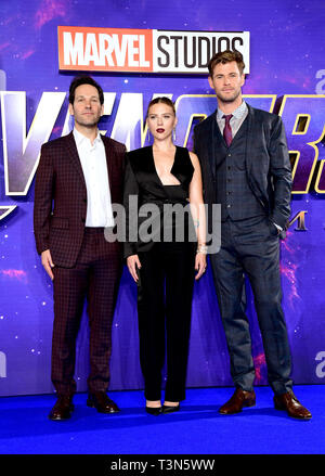 Paul Rudd (à gauche), Scarlett Johansson et Chris Hemsworth qui fréquentent les Avengers : Endgame fan événement tenu à Picturehouse, centrale de Londres. Banque D'Images