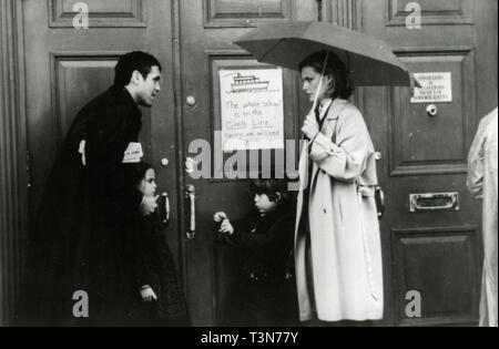 Michelle Pfeiffer, George Clooney, Mae Whitman, et Alex D. Linz dans le film Un beau jour, 1996 Banque D'Images