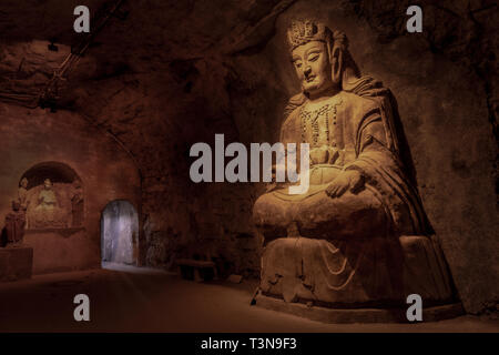 Bouddha, Mille Buddha Mountain, Montagne Qianfo Wanfo, Grotte, Jinan, Shandong Province, China Banque D'Images