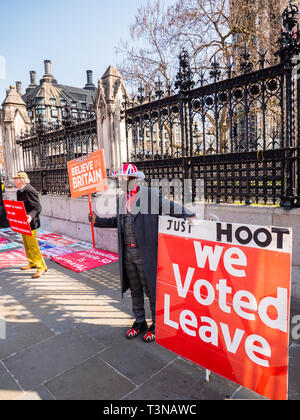 Brexit Pro devant les maisons des partisans du Parlement, du Palais de Westminster, Londres, Angleterre, RU, FR. Banque D'Images