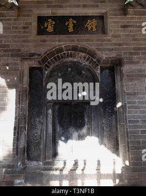 Luoyang, Henan/Chine- le 20 janvier 2019 : Guan Yu statue au Temple Guanlin. C'est le tombeau où la tête de Guan Yu était enterrer. Guan Yu est l'un des G Banque D'Images