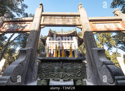 Luoyang, Henan/Chine- le 20 janvier 2019 : Guan Yu statue au Temple Guanlin. C'est l'endroit où la tête de Guan Yu était enterrer. Guan Yu est l'un des Banque D'Images