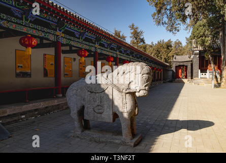 Luoyang, Henan/Chine- le 20 janvier 2019 : Guan Yu's horse statue au Temple Guanlin. C'est l'endroit où la tête de Guan Yu était enterrer. Guan Yu est l'un Banque D'Images