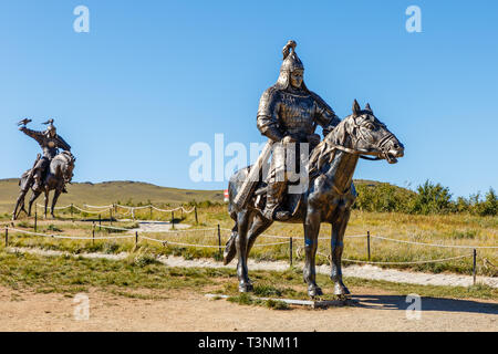 Tsonjin boldog, la Mongolie - le 14 septembre 2018 : statues de soldats de Gengis Khan à cheval dans la steppe de Mongolie. Banque D'Images