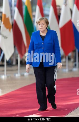 10 avril 2019, Belgique, Bruxelles : la Chancelière Angela Merkel (CDU) s'agit de l'UE sommet spécial sur Brexit. Peu de temps avant le début de l'UE sommet spécial sur Brexit, un nouveau report du retrait britannique de l'UE est devenue apparente. Photo : Thierry Monasse/dpa Banque D'Images