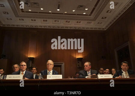 10 avril 2019 - Washington, District of Columbia, États-Unis - de gauche à droite : Howard 'Sauter'' Elliott, Administrateur, Pipeline and Hazardous Materials Safety Administration ; Robert Sumwalt, président, Conseil national de la sécurité des transports ; Paul Amato, Vice-président, Ingénierie, l'exploitation et de l'environnement, la santé et la sécurité, société d'exploitation de pipelines Iroquois, représentant l'Interstate Natural Gas Association of America ; Paul Amato, Vice-président, Ingénierie, l'exploitation et de l'environnement, la santé et la sécurité, société d'exploitation de pipelines Iroquois, représentant l'Interstate Natural Gas comme Banque D'Images