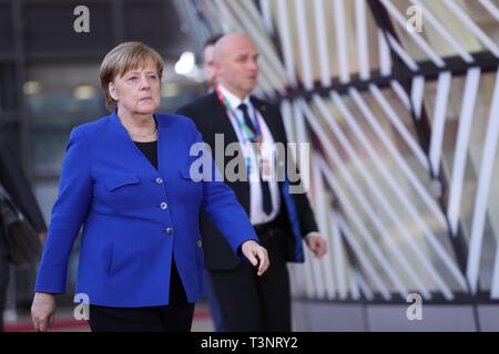 Bruxelles, Belgique. 10 avr, 2019. La chancelière allemande Angela Merkel (avant) arrive au siège de l'Union européenne à assister à la réunion spéciale du Conseil européen de Bruxelles, Belgique, le 10 avril 2019. Les dirigeants de l'Union européenne 27 autres pays membres ont convenu de prolonger Brexit, Président du Conseil européen, Donald Tusk a déclaré sur Twitter mercredi soir. Credit : Zhang Cheng/Xinhua/Alamy Live News Banque D'Images