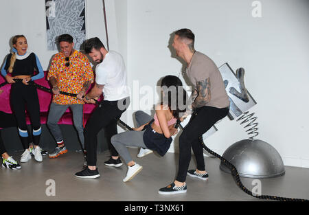 La Géorgie Harrison, Stephen Porter, Johnny Bananes, Nany Gonzalez et Kyle Christie sont vus au cours de la distribution de la toute nouvelle série de MTV, le défi : La Guerre des mondes lancement presse au MTV de l'AC, de Camden à Londres. Banque D'Images