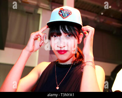 New York, USA. 10 avr, 2019. Xu Han de Chine pose avec un plafond de la liberté de New York au cours de l'équipe féminine de basket-ball WNBA projet à New York, États-Unis, 10 avril 2019. Credit : Wang Ying/Xinhua/Alamy Live News Banque D'Images
