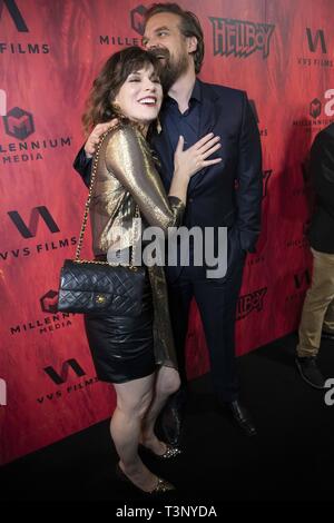 Acteurs Milla Jovovich et David Harbour Hellboy assister à la première canadienne tenue au Théâtre de la Banque Scotia le 10 avril 2019 à Toronto, Canada. 10 avr, 2019. Credit : Baden Roth/ZUMA/Alamy Fil Live News Banque D'Images