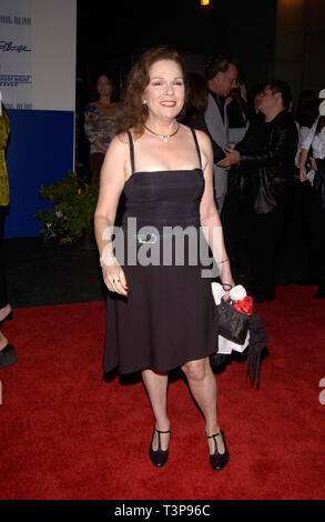 LOS ANGELES, CA. Le 24 septembre 2002 Actrice : KAREN LYNN GORNEY (La Fièvre du Samedi Soir) à une réunion de travail à Hollywood. La fête a eu lieu pour célébrer la sortie DVD d'une comédie musicale La Fièvre du samedi soir, Grease, Flashdance, Footloose, Urban Cowboy, et rester en vie. © Paul Smith / Featureflash Banque D'Images