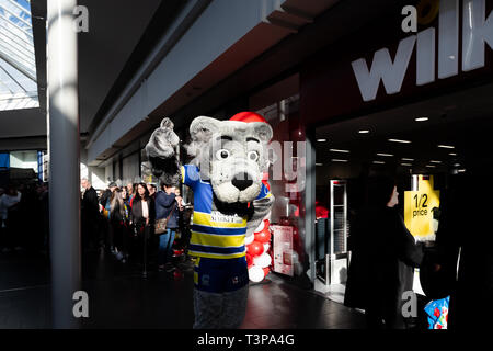 10 avril 2019 Inauguration d'un WILKO store. La Wilko store à Warrington, Cheshire, Angleterre a déplacé de l'Cockhedge dans le centre G moderne Banque D'Images