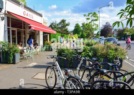 Gail's Bakery & Cafe, 76200 Village, 76200, le London Borough of Southwark, Londres, Angleterre, Royaume-Uni Banque D'Images