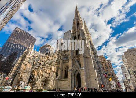 La Cathédrale St Patrick l'un des principaux l'un des principaux sites touristiques de Manhattan à New York États-Unis Banque D'Images