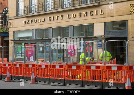 Travaux à l'extérieur des bureaux du Conseil de la ville d'Oxford à St Aldate's, Oxford Banque D'Images