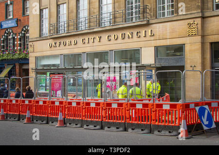 Travaux à l'extérieur des bureaux du Conseil de la ville d'Oxford à St Aldate's, Oxford Banque D'Images