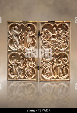 Diptyque d'ivoire gothique médiévale illustrant l'Annonciation, la Nativité, l'adoration des Mages et la crucifixion réalisé à Paris au cours du deuxième trimestre de Banque D'Images