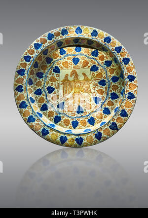 Hispano-Moresque ware plat avec un motif de l'aigle. Ware, lustre en faïence céramique islamique produit style à Manises, Al Andalus, l'Espagne d'aujourd'hui en e Banque D'Images