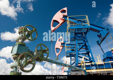 Industrie du pétrole et du gaz. De travail sur un champ de pétrole. Loquet d'huile Banque D'Images