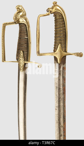 Révolution, Lot de deux sabres de la période révolutionnaire, sabre d'officier supérieur rappelant le modèle supposé de la République Parthénopéenne. Monture en bronze doré, pommeau en forme de casque empanaché, garde perlée, fusée en bois recouverte de cuir et filigrane torsadé en cuivre rouge, croisière ornée de motifs floraux, de lame légèrement fléchée en musée, sa proportion not appear convenir à ce genre d'arme. Longueur totale 98 cm. Etat moyen, lame en musée. Sabre d'officier subalterne d'infanterie ( ?) évoquant un modèle destiné à des Additional-Rights Clearance-Info-v,-Not-Available Banque D'Images