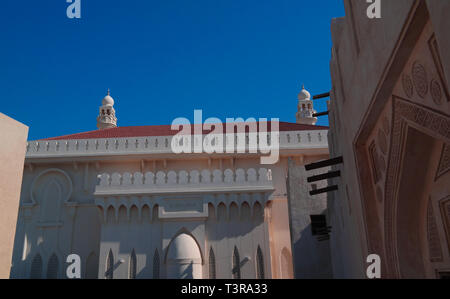 Vue extérieure à cheikh Isa Bin Ali Al Khalifa house et la mosquée à Manama, Bahreïn Banque D'Images