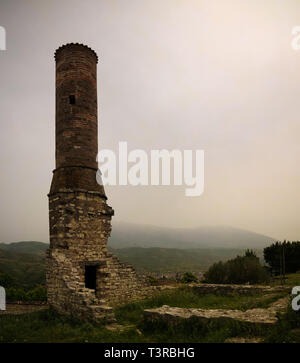 Vue extérieure à ruiné Xhamia e Kuqe aka mosquée Rouge à Berat forteresse en Berat, Albanie Banque D'Images