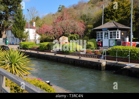 Marsh Lock avec l'éclusier's house in Henley-on-Thames, Royaume-Uni Banque D'Images