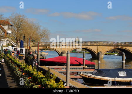 Thames River frontage in Henley-on-Thames, Royaume-Uni Banque D'Images