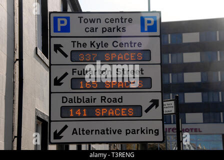 Montrant des signes d'autres options de stationnement et d'espaces disponibles, Ayr, Scotland Banque D'Images
