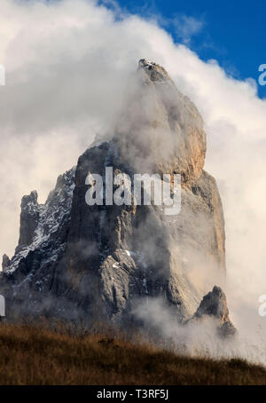 Le Cimon (littéralement, grand sommet) della Pala est le plus célèbre pic de la Pale di San Martino group dans les Dolomites, en Italie. Notamment pour ses shap Banque D'Images