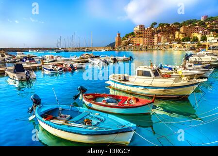 Port et village Rio Marina, îles d'Elbe, Toscane, Italie Banque D'Images