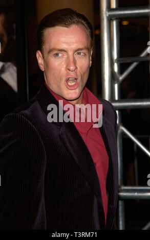 LOS ANGELES, CA. 11 novembre 2002 : l'Acteur TOBY Stephens à la projection spéciale de Los Angeles du nouveau film de James Bond Meurs un autre jour. © Paul Smith / Featureflash Banque D'Images