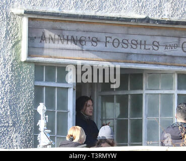"Ammonite" mettra en vedette Kate Winslet actrices hollywoodiennes et Saoirse Ronan et auraient été suivre une relation fictive entre le célèbre chasseur de fossiles et une autre femme. Kate Winslet joue le chasseur de dinosaures Mary Anning. Avec : Kate Winslet Où : Lyme Regis, Royaume-Uni Quand : 11 Mar 2019 Crédit : David Sims/WENN.com Banque D'Images