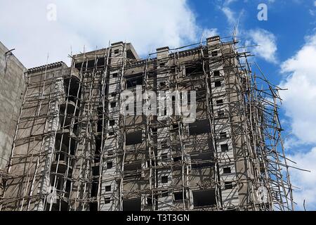 Construction Shell avec échafaudages primitive faite de branches, Axum, Tigray, Éthiopie Banque D'Images