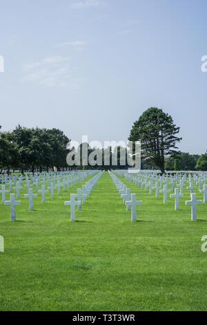 Graves blanc, croix de cimetière militaire américain, Coleville-sur-Mer, Normandie, France Banque D'Images