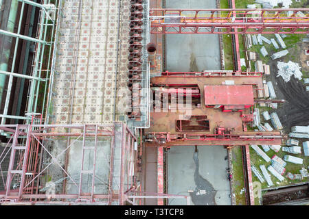 Drone aérien détail de Zollverein grand vieux complexe industriel abandonné à Essen, en Allemagne, en vue de dessus. Banque D'Images