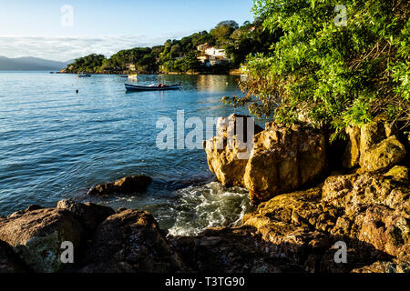 Ponta do Plage de Sambaqui. Florianopolis, Santa Catarina, Brésil. Banque D'Images