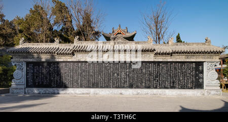 Luoyang, Henan/Chine- le 20 janvier 2019 : la grande plaque de marbre au Temple Guanlin.C'est avoir la plaque caligraphy chinois. C'est l'endroit où le Guan Banque D'Images