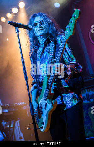 Milan Italie. 10 avril 2019. Le bassiste et chanteur de rock anglais GLENN HUGHES effectue sur scène à Alcatraz pendant les 'Glenn Hughes effectue Cl Banque D'Images