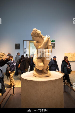 Vénus accroupie statue au British Museum Banque D'Images